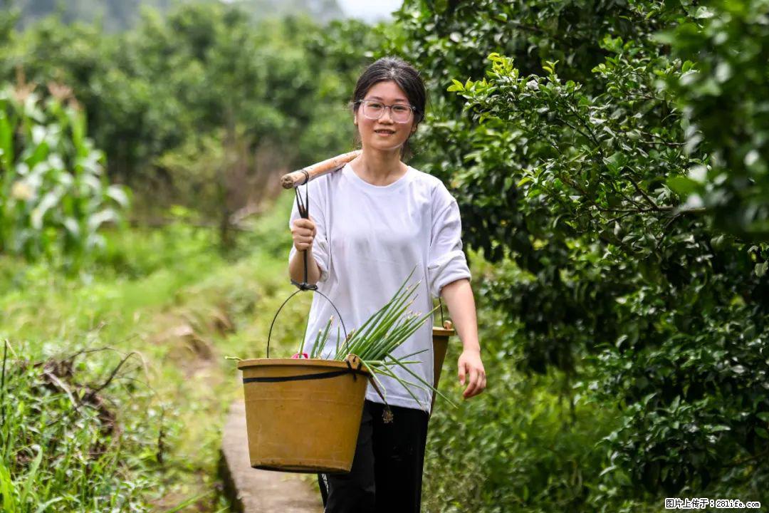 全网追的“扁担女孩”，找了一份暑假工，时薪12元 - 玉林生活资讯 - 玉林28生活网 yulin.28life.com