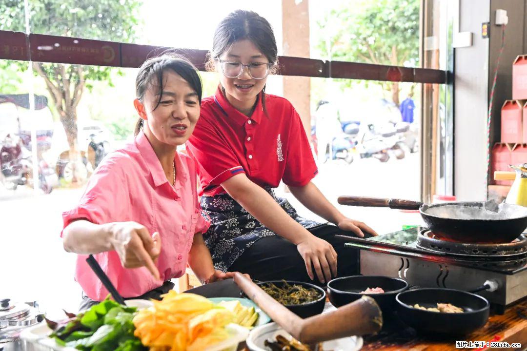 全网追的“扁担女孩”，找了一份暑假工，时薪12元 - 玉林生活资讯 - 玉林28生活网 yulin.28life.com